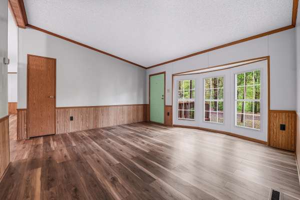 454 Mountain View Rd, New Castle, PA 16101-8726