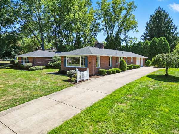 New Castle, PA 16105-1642,2560 Blossom Ln