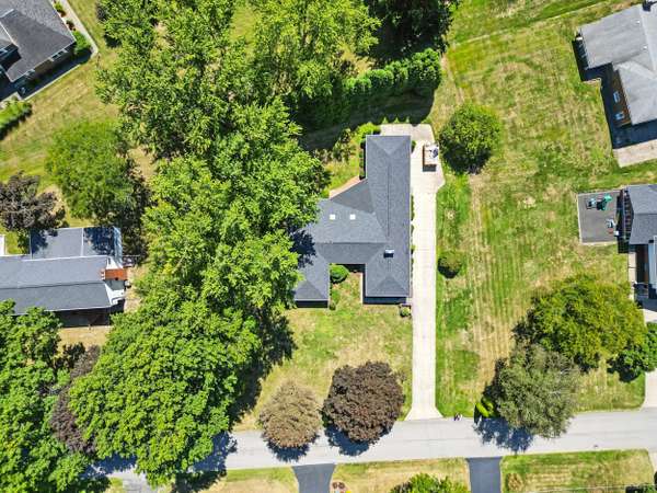 New Castle, PA 16105-1642,2560 Blossom Ln