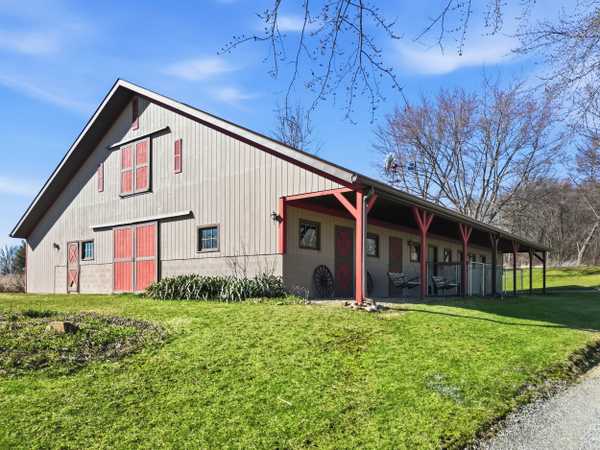 1725 Mt Jackson Rd, Enon Valley, PA 16120-1321