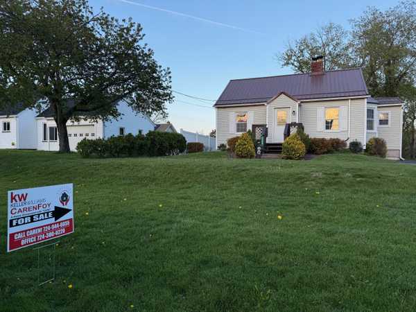 2206 Delaware Ave, New Castle, PA 16105-2210