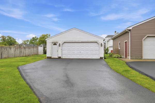 220 E Sheridan Ave, New Castle, PA 16105-2561