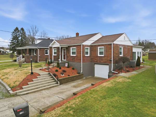 1108 Crowe St, New Castle, PA 16101-3068