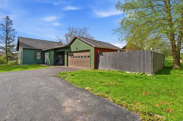 4294 Bethel New Wilmington Rd, New Wilmington, PA 16142-2004