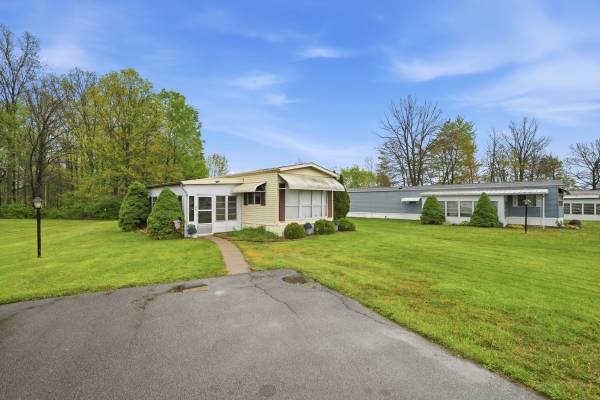 1515 Lee Ln, Grove City, PA 16127-9321
