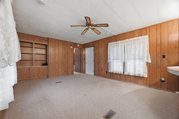 1515 Lee Ln, Grove City, PA 16127-9321