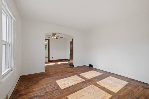 118 E Fairmont Ave, New Castle, PA 16105-2146