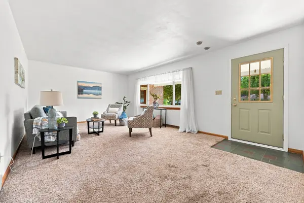 186 Donald Rd, Hermitage, PA 16148-3554