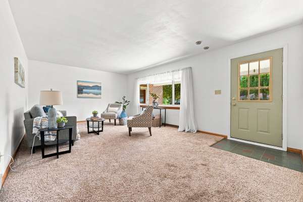 186 Donald Rd, Hermitage, PA 16148-3554