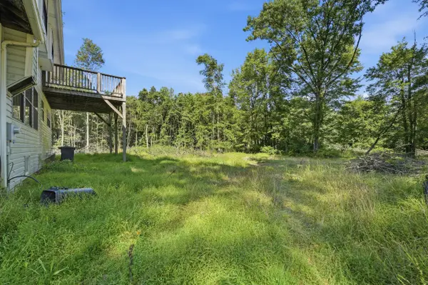 2269 Timber Ln, New Castle, PA 16105-3911