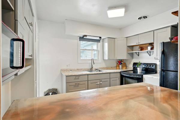 856 Spencer Ave, Sharon, PA 16146-3160