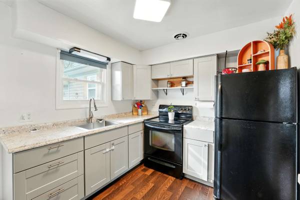 856 Spencer Ave, Sharon, PA 16146-3160