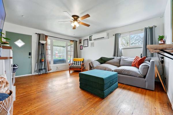 856 Spencer Ave, Sharon, PA 16146-3160