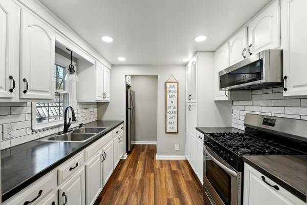 143 Old Hickory Rd, New Castle, PA 16102-2317