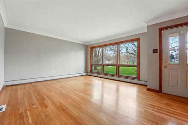 181 Fawn Ln, New Castle, PA 16105-5705