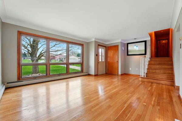 181 Fawn Ln, New Castle, PA 16105-5705