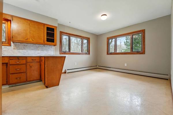 181 Fawn Ln, New Castle, PA 16105-5705