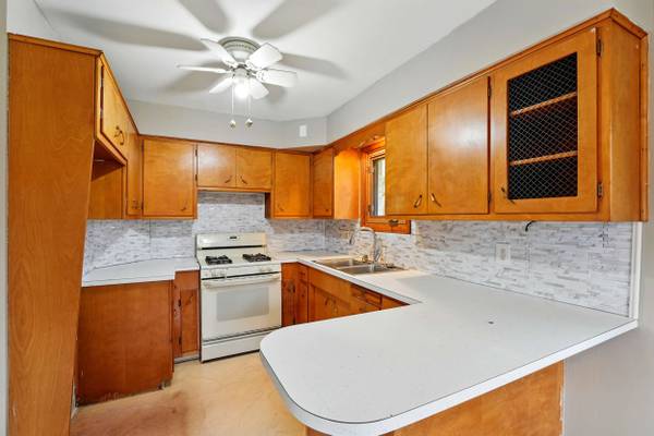 181 Fawn Ln, New Castle, PA 16105-5705