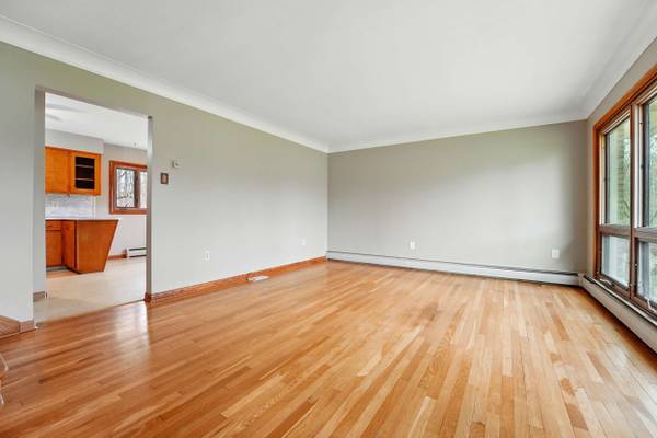 181 Fawn Ln, New Castle, PA 16105-5705