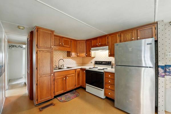 49 Orchard Rd, New Wilmington, PA 16142-1927