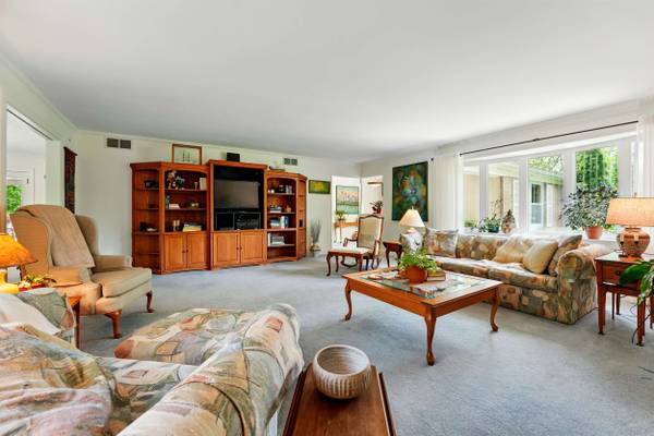 3080 Eldogar Ln, New Castle, PA 16105