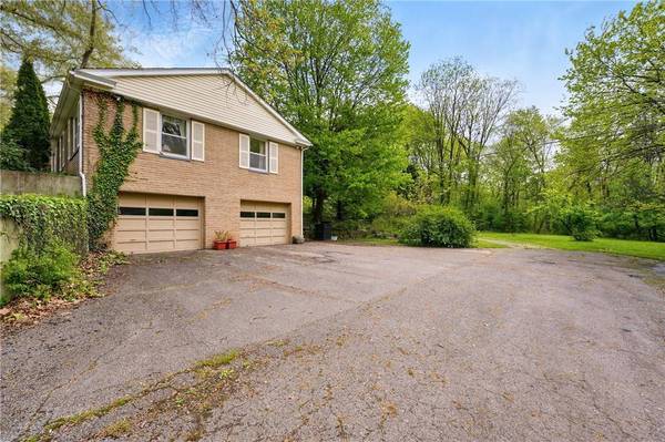 3080 Eldogor Ln, Neshannock Twp, PA 16105