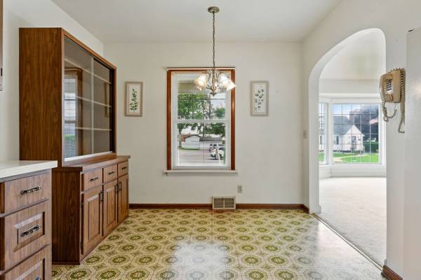 300 W Elizabeth St, New Castle, PA 16105-1908