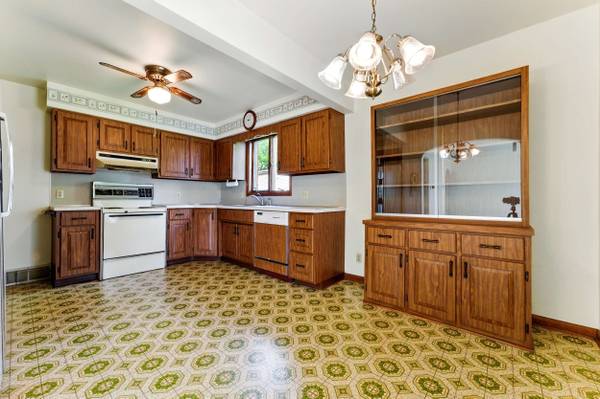 300 W Elizabeth St, New Castle, PA 16105-1908