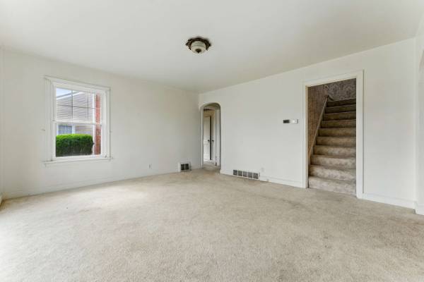 300 W Elizabeth St, New Castle, PA 16105-1908