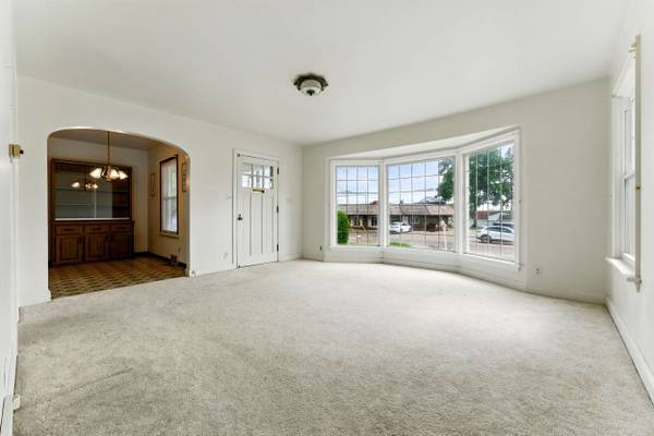 300 W Elizabeth St, New Castle, PA 16105-1908