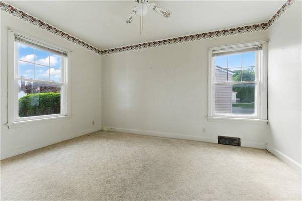 300 W Elizabeth St, Neshannock Twp, PA 16105