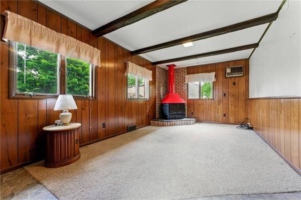 300 W Elizabeth St, Neshannock Twp, PA 16105