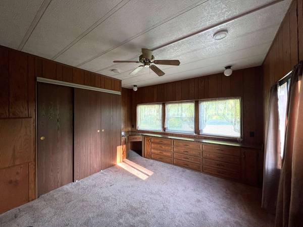 1515 Lee Ln, Grove City, PA 16127-9321