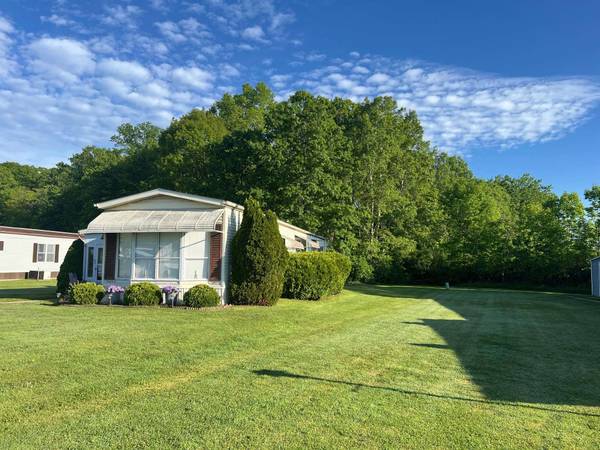 1515 Lee Ln, Grove City, PA 16127-9321