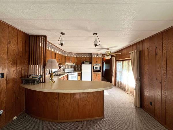 1515 Lee Ln, Grove City, PA 16127-9321