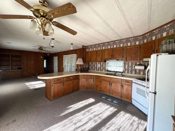 1515 Lee Ln, Grove City, PA 16127-9321