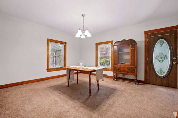 104 Pittsburgh Cir, Ellwood City, PA 16117-2138