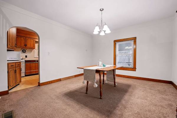 104 Pittsburgh Cir, Ellwood City, PA 16117-2138