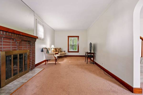 104 Pittsburgh Cir, Ellwood City, PA 16117-2138