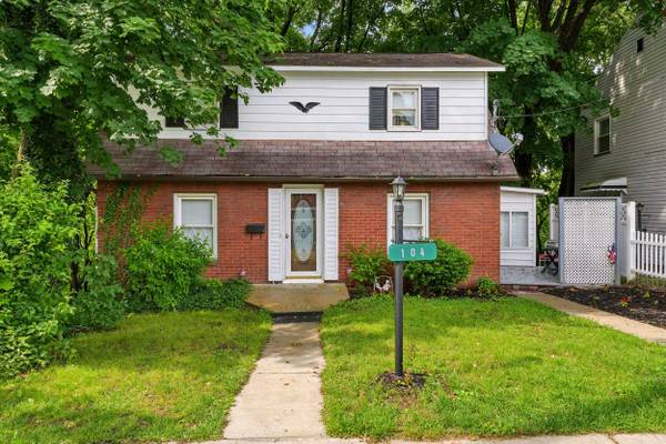 104 Pittsburgh Cir, Ellwood City, PA 16117-2138