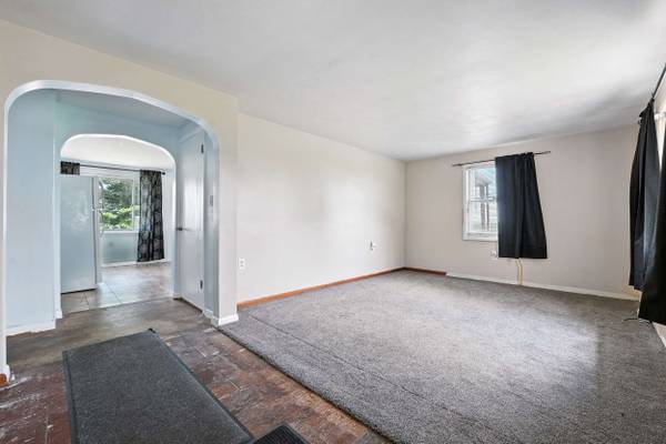 2897 Rutledge Rd, Transfer, PA 16154-8527