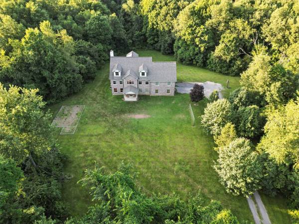 158 Skyview Dr, New Castle, PA 16102-3648