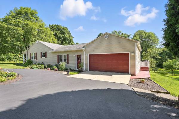 3215 Mercer Rd, New Castle, PA 16105-5311