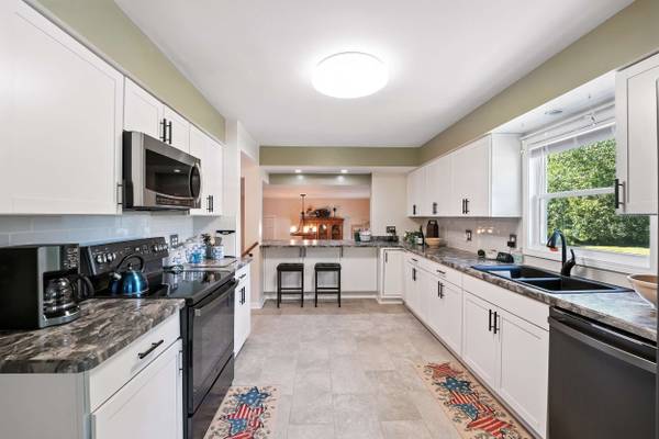 3215 Mercer Rd, New Castle, PA 16105-5311