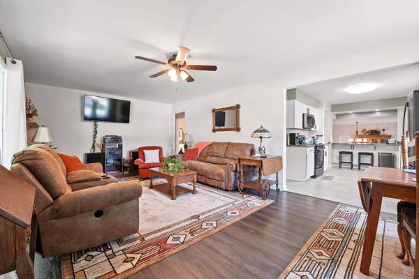 3215 Mercer Rd, New Castle, PA 16105-5311