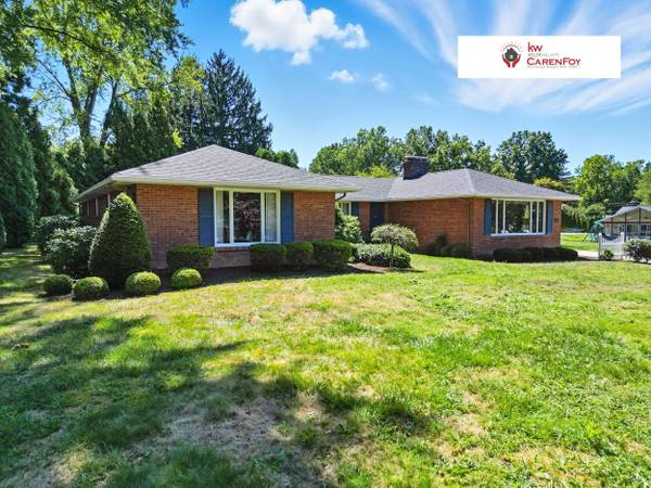 2560 Blossom Ln, New Castle, PA 16105-1642