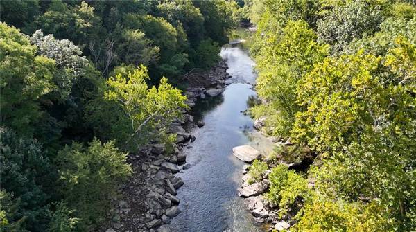 104 Pittsburgh Cir, Ellwood City, PA 16117