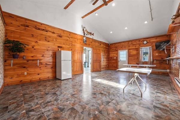 3699 Mitchell Rd, New Castle, PA 16105-2951