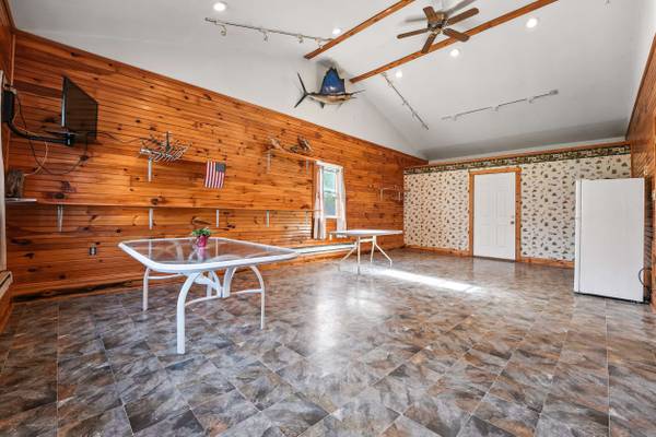 3699 Mitchell Rd, New Castle, PA 16105-2951