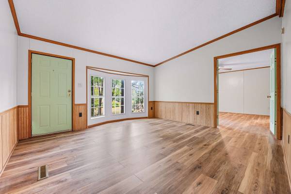 454 Mountain View Rd, New Castle, PA 16101-8726